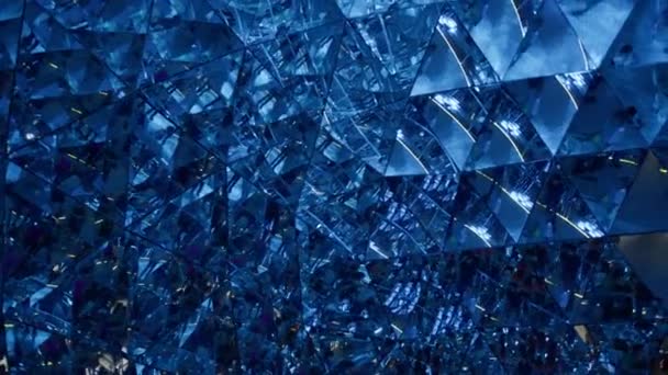 Wattens Österrike Juli 2023 Flerfärgade Kristaller Intrikat Utställning Swarovski Museum — Stockvideo