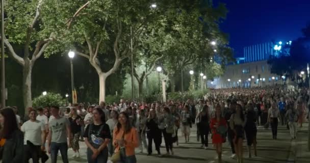 Barcelona Spagna Maggio 2023 Una Folta Folla Ritorna Lungo Viale — Video Stock