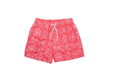 Beyaz arka plan üzerinde izole yüzme için kırmızı erkek şort