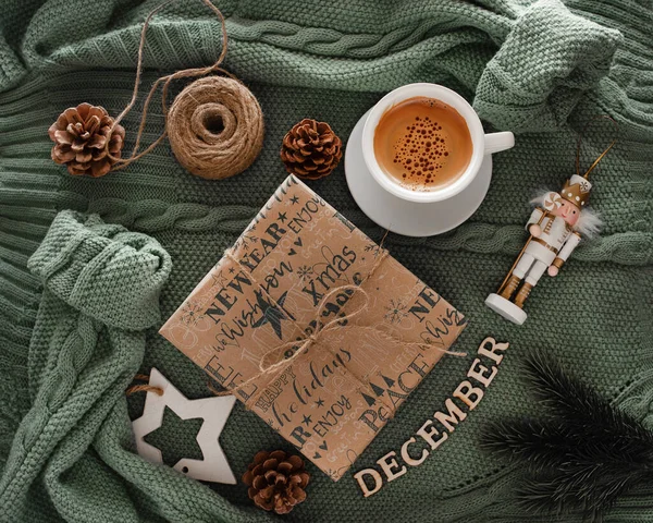 선물과 커피와 스웨터에 스톡 사진