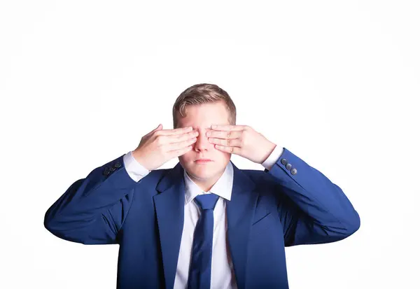 Empresário Cobrindo Seus Olhos Isolados Fundo Branco — Fotografia de Stock