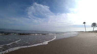 Video Sahilde, kum ve küçük dalgalar