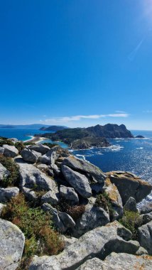 İspanya 'daki güzel kayalık deniz manzarası.