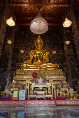 Bangkok, Tayland - 13 Aralık 2022: Wat Suthat 'da güzel bir Buda Heykeli, Wat Suthat Thep Wararam Bangkok' ta bir Budist tapınağıdır..