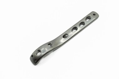 Kemik sabitleme için cerrahi implant Proksimal Uyluk, dayanıklı metalden yapılmış, istikrar ve destek için tasarlanmış.