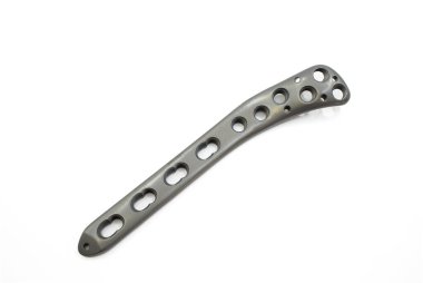 Tibial plato sabitlemesi için cerrahi implant, istikrar ve destek için tasarlanmış.