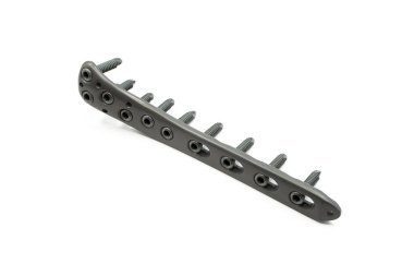 Tibial plato sabitlemesi için bir vida plakası, istikrar ve destek için dizayn edilmiş.