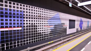 Varşova, Polonya. 5 Kasım 2022. Varşova metro sisteminin ikinci hattı. Varşova metro istasyonu içi. Brodno İstasyonu. 