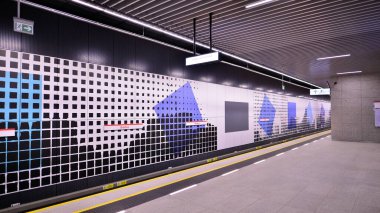 Varşova, Polonya. 5 Kasım 2022. Varşova metro sisteminin ikinci hattı. Varşova metro istasyonu içi. Brodno İstasyonu. 
