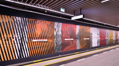 Varşova, Polonya. 5 Kasım 2022. Varşova metro sisteminin ikinci hattı. Varşova metro istasyonu içi. Kondratowicza İstasyonu. 