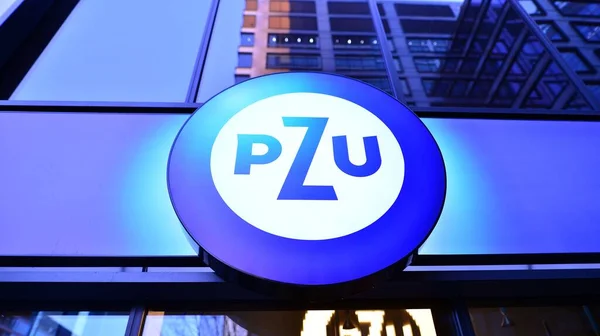 Varsovia Polonia Noviembre 2022 Firma Pzu Letrero Empresa Pzu — Foto de Stock