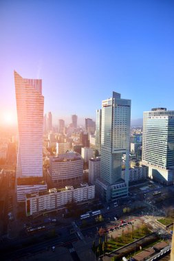 Varşova, Polonya. 6 Kasım 2022. Varşova şehrinin havadan görünüşü Kültür ve Bilim Sarayı 'nın 30. katındaki terastan.. 