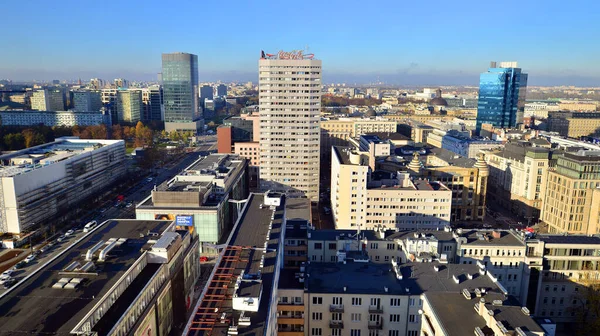 ポーランドのワルシャワ 2022年11月6日 ワルシャワのダウンタウンの金融街の高層ビル — ストック写真
