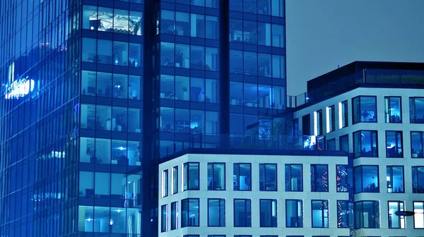 Patrón Edificios Oficinas Ventanas Iluminadas Por Noche Arquitectura Vidrio Edificio — Foto de Stock