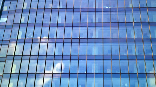 Guardando Gli Edifici Commerciali Centro Moderno Edificio Uffici Contro Cielo — Foto Stock