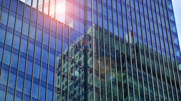 Mirando Los Edificios Comerciales Centro Moderno Edificio Oficinas Contra Cielo — Foto de Stock