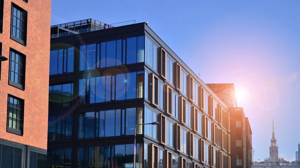 stock image A modern corporate building in the city.  The blue sky is reflected in the buildings large glass windows. Glass facade.