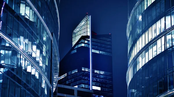 Modello Uffici Finestre Illuminate Notte Architettura Del Vetro Edificio Aziendale — Foto Stock