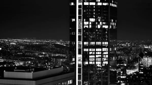Gece Camdan Binalar Modern Gökdelenleri Manzarası Şehir Merkezindeki Modern Gökdelenlerin — Stok fotoğraf