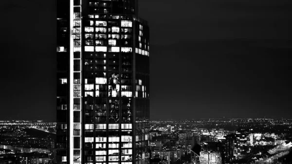Άποψη Των Νυχτερινών Γυάλινων Κτιρίων Και Των Σύγχρονων Επιχειρήσεων Ουρανοξύστες — Φωτογραφία Αρχείου