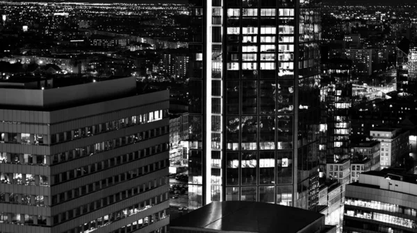 Widok Nocy Szklane Budynki Nowoczesne Wieżowce Biznesu Widok Nowoczesnych Drapaczy — Zdjęcie stockowe