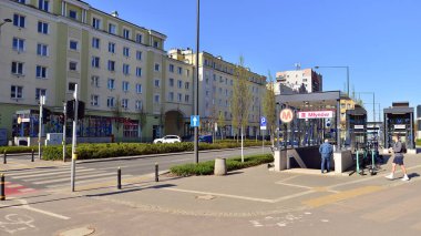 Varşova, Polonya. 21 Nisan 2023. Varşova Wola bölgesi. Gorczewska sokağı manzarası