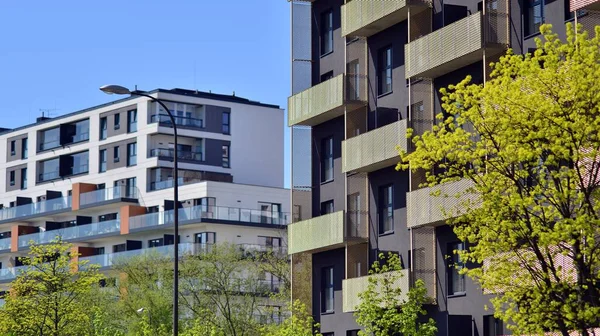 Ecología Vida Verde Ciudad Concepto Ambiente Urbano Moderno Edificio Apartamentos — Foto de Stock
