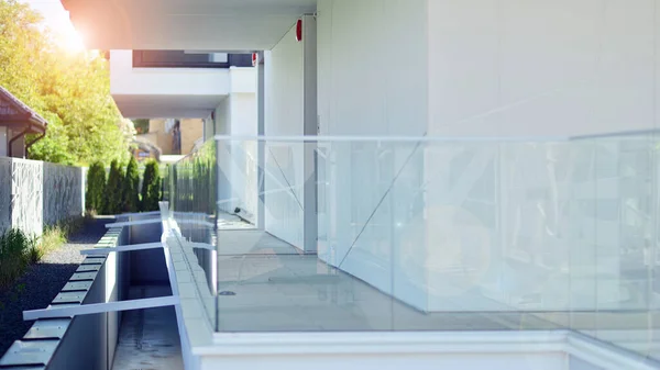 Elegant White House Open Concept Modern Luxury Villa Exterior Modern — Stock Photo, Image