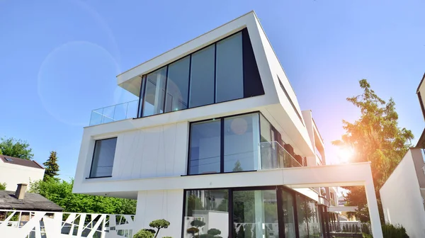 Elegantní Bílý Dům Otevřeným Konceptem Moderní Luxusní Vila Exteriér Moderní — Stock fotografie