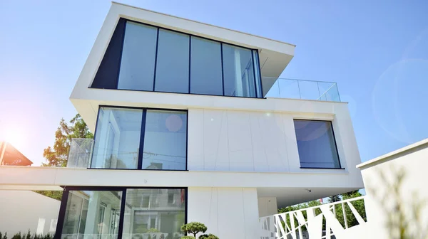 Elegáns Fehér Ház Nyitott Koncepcióval Modern Luxus Villa Külső Modern — Stock Fotó