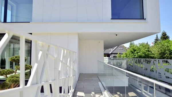 개방적 개념을 현대의 럭셔리 현대식가옥 — 스톡 사진