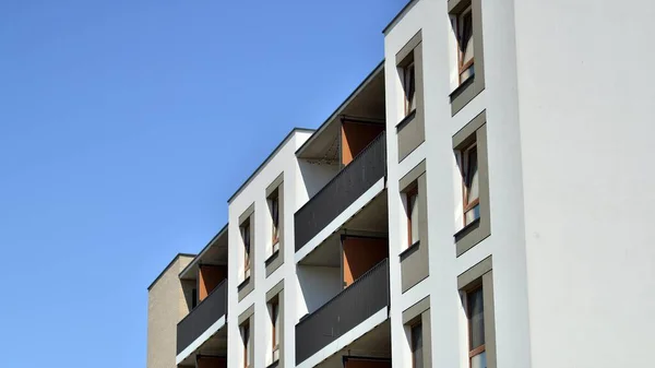 도시의 지역에 현대식 아파트 — 스톡 사진