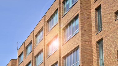 Büyük, modern ofis binası. Modernlik. 