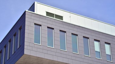 Büyük, modern ofis binası. Modernlik. 