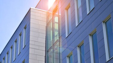 Büyük, modern ofis binası. Modernlik. 