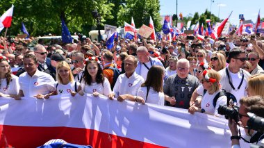 Varşova, Polonya. 4 Haziran 2023. Donald Tusk, Polonya 'da komünizmin çöküşünden bu yana görülen en büyük gösterilerden birinde Varşova sokaklarında yarım milyona kadar insan topladı..