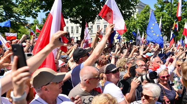 Varsavia Polonia Giugno 2023 Centinaia Migliaia Manifestano Contro Governo Dimostrare — Foto Stock