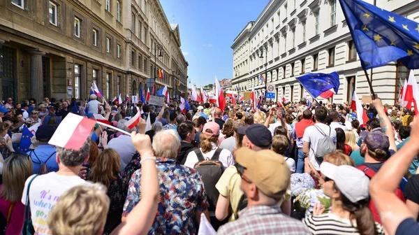 Varsovia Polonia Junio 2023 Cientos Miles Marchan Protesta Contra Gobierno —  Fotos de Stock