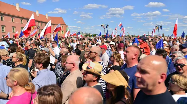 Varsovia Polonia Junio 2023 Cientos Miles Marchan Protesta Contra Gobierno — Foto de Stock