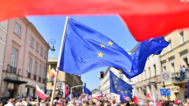 Siyasi bir gösteride kalabalıklar.