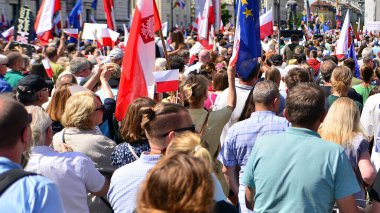 Siyasi bir gösteride kalabalıklar.