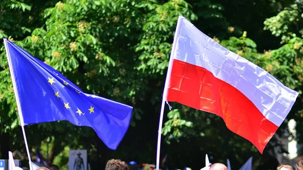 Flagge Polens Und Der Europäischen Union — Stockfoto