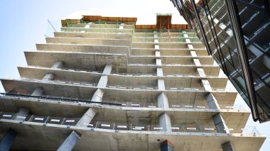 Varşova, Polonya. 5 Temmuz 2023. Ofis binası Köprü yapım aşamasında. 