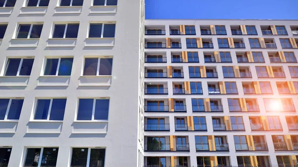 stock image Contemporary residential building exterior in the daylight. Modern apartment buildings on a sunny day with a blue sky. Facade of a modern apartment building. 