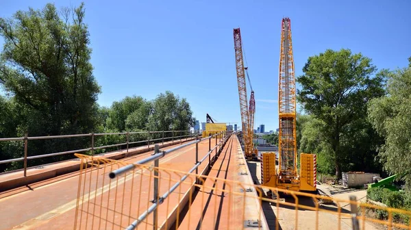 Varsóvia Polónia Julho 2023 Construção Uma Ponte Pedonal Bicicleta Sobre — Fotografia de Stock