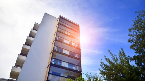 stock image Eco architecture. Green tree and apartment building. The harmony of nature and modernity.