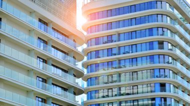 Modern güzel lüks otel binası.