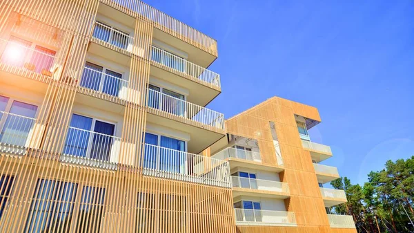 Lüks modern apartman kompleksi.