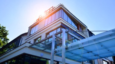 Düşük katlı ofis binası dış yüzey