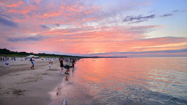 Swinoujscie Poland August 2023 People Evening Beach Baltic Sea Island — Stock Photo, Image